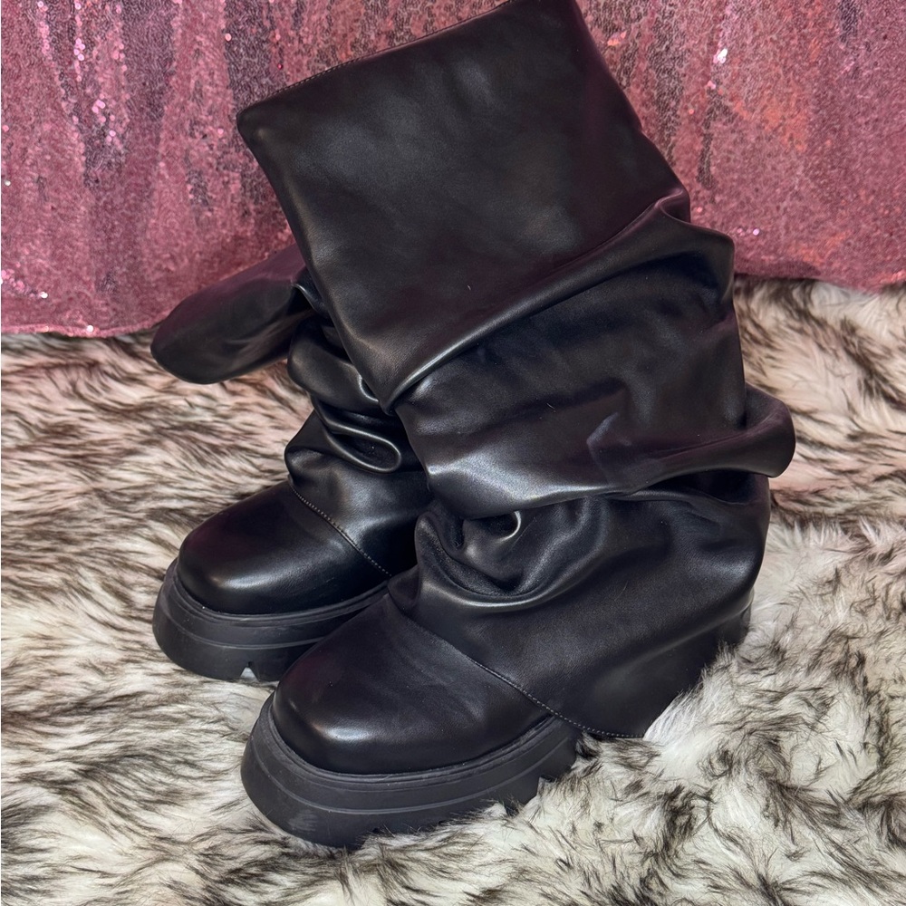 Azalea Wang Mate Black Ruched Boots - Picture 5 of 7